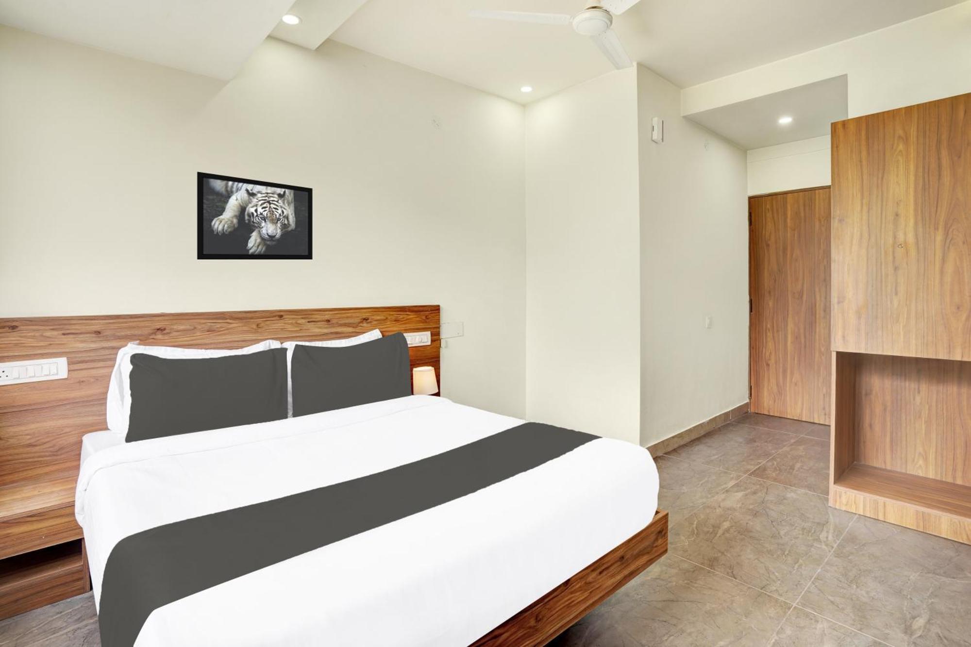 Hotel O Gayathri Metro Deluxe 班加罗尔 外观 照片