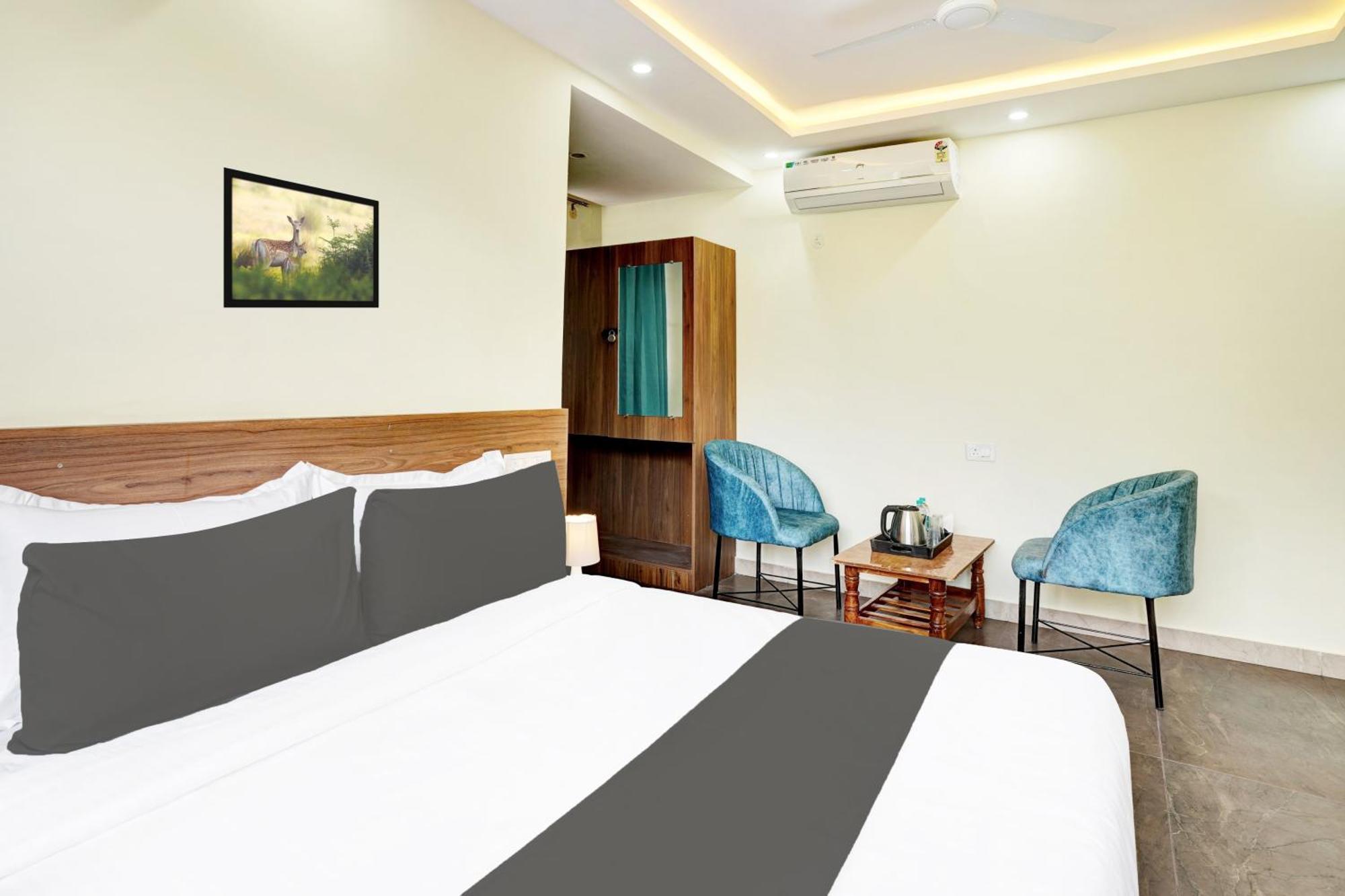 Hotel O Gayathri Metro Deluxe 班加罗尔 外观 照片