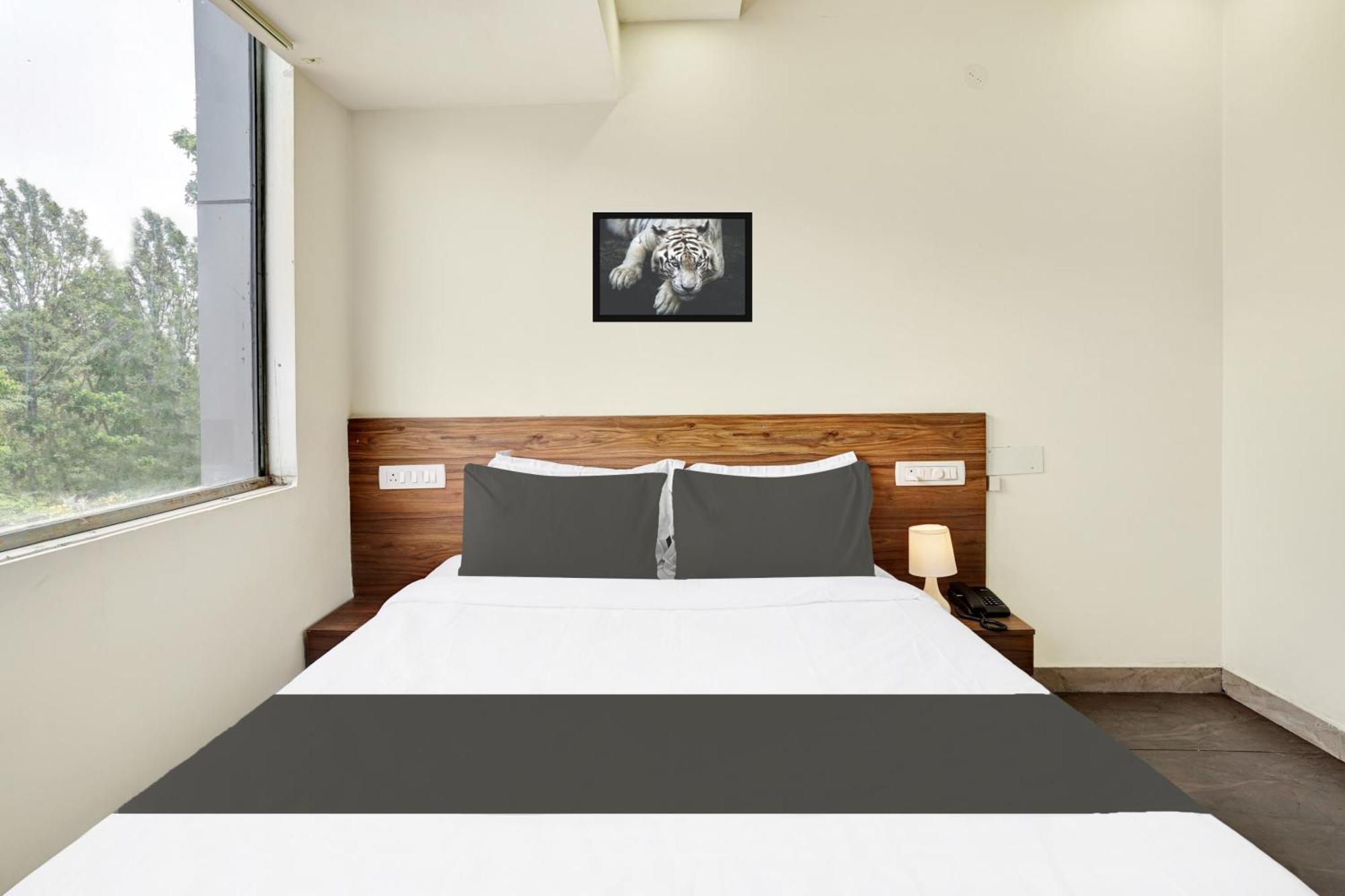 Hotel O Gayathri Metro Deluxe 班加罗尔 外观 照片